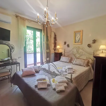 Queen's Luxurious House