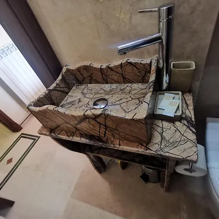 Queen's Luxurious House Галлиполи