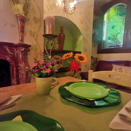 Queen's Luxurious House