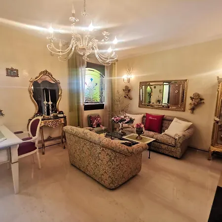 Queen's Luxurious House Галлиполи