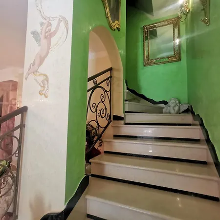 Queen's Luxurious House Галлиполи