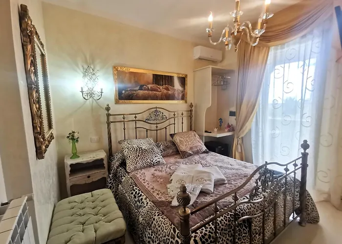 Queen's Luxurious House