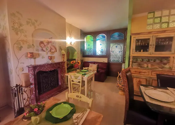 Bed & Breakfast Queen's Luxurious House 3*