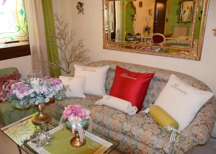 Queen's Luxurious House Bed & Breakfast 3*