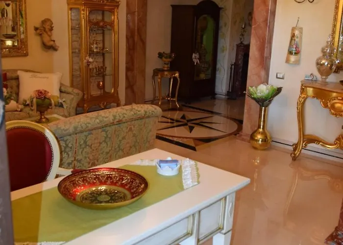 Queen's Luxurious House 3*