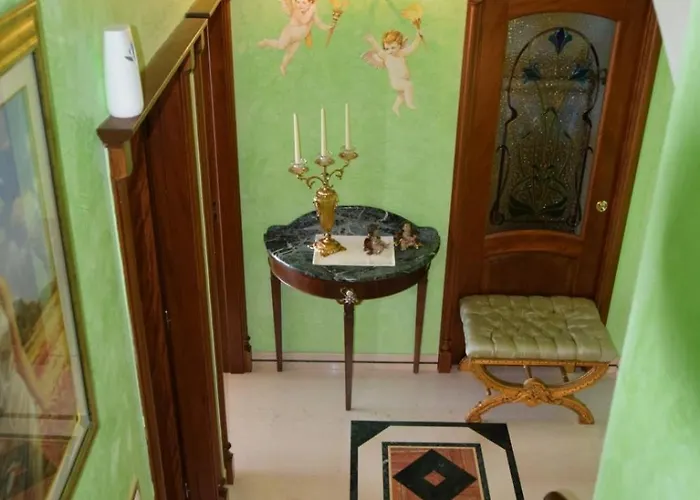 Bed & Breakfast Queen's Luxurious House