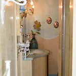 Bed & Breakfast Queen's Luxurious House 3*
