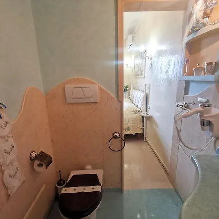 فندق مبيت وإفطار Queen's Luxurious House 3*