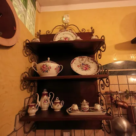 Queen's Luxurious House