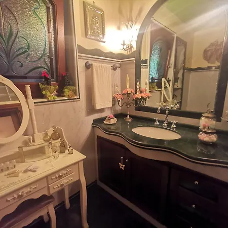 فندق مبيت وإفطار Queen's Luxurious House 3*