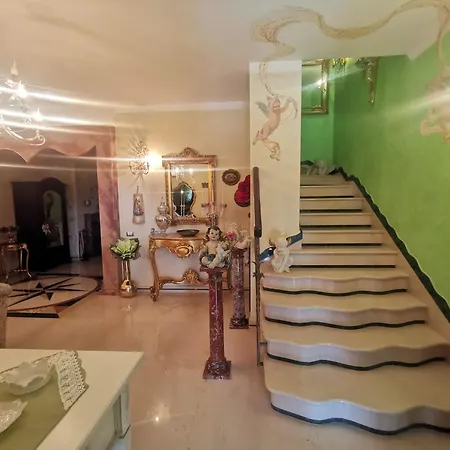 فندق مبيت وإفطار Queen's Luxurious House غالّيبولي