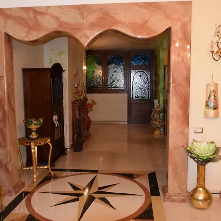 Bed & Breakfast Queen's Luxurious House 3*