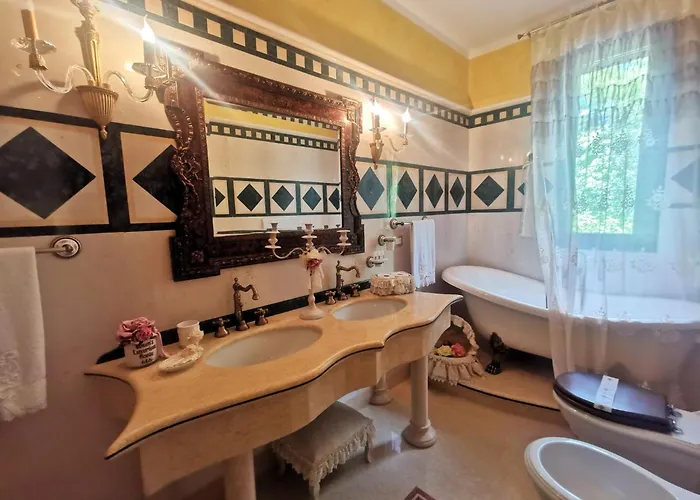 Bed & Breakfast Queen's Luxurious House