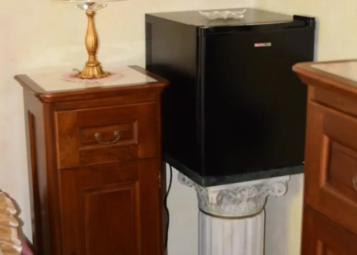 Queen's Luxurious House