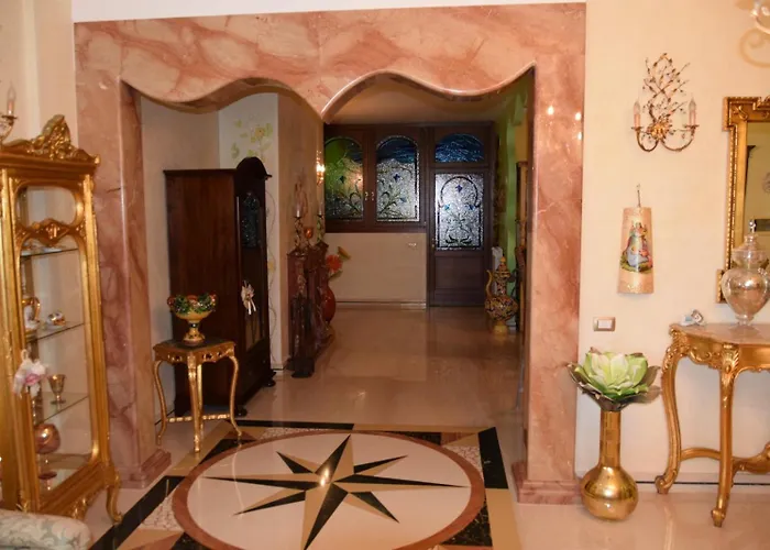 Bed & Breakfast Queen's Luxurious House 3*