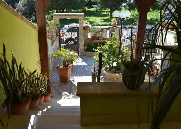 Queen's Luxurious House